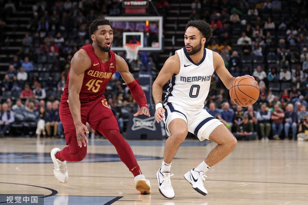 而湖人则在 而湖人则在