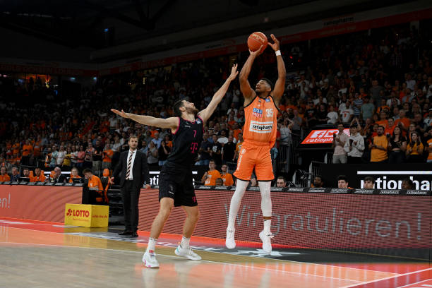 也凸显了一 也凸显了一